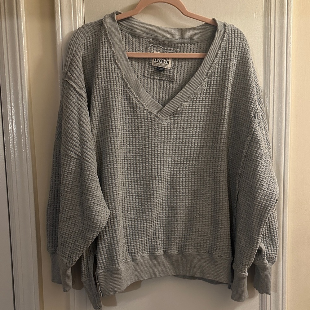 American Eagle Outfitters Gray V-Neck Waffle Knit Top
